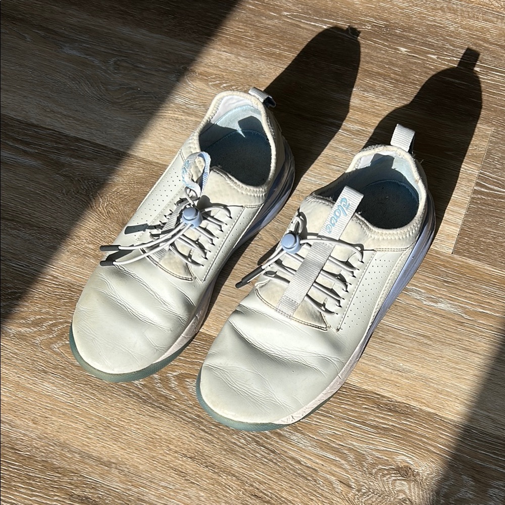 Clove Women’s Classic Core - Healthcare Shoe